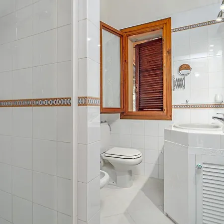 בית נופש Casa Del Leccio - Sea View 5 Minutes From